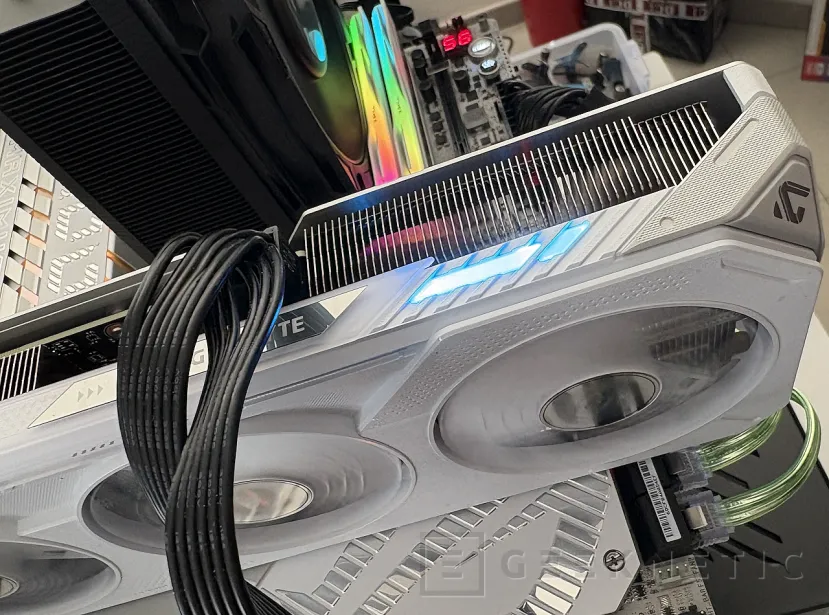 Geeknetic Gigabyte AMD Radeon RX 9060 XT Gaming OC ICE 16G Review combina FSR Redstone, diseño y rendimiento de más de 3200MHz  59