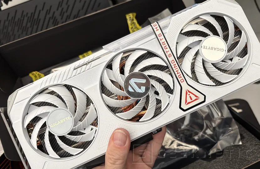 Geeknetic Gigabyte AMD Radeon RX 9060 XT Gaming OC ICE 16G Review combina FSR Redstone, diseño y rendimiento de más de 3200MHz  3