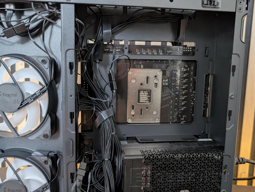 Geeknetic Fractal Design Pop 2 Vision Review: diseño panorámico con 4 ventiladores ARGB por menos de 100 euros 18