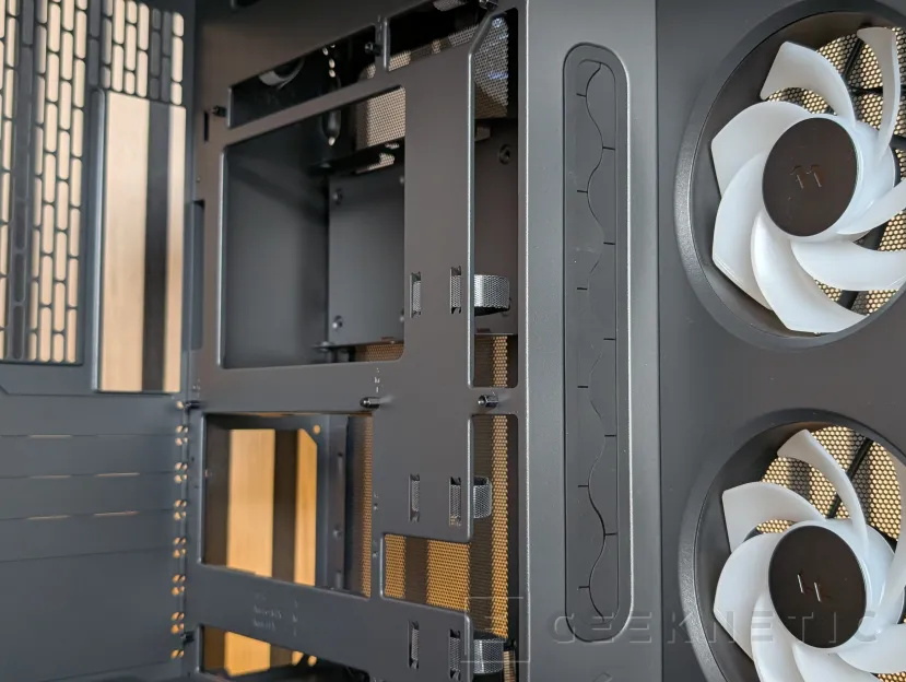 Geeknetic Fractal Design Pop 2 Vision Review: diseño panorámico con 4 ventiladores ARGB por menos de 100 euros 6