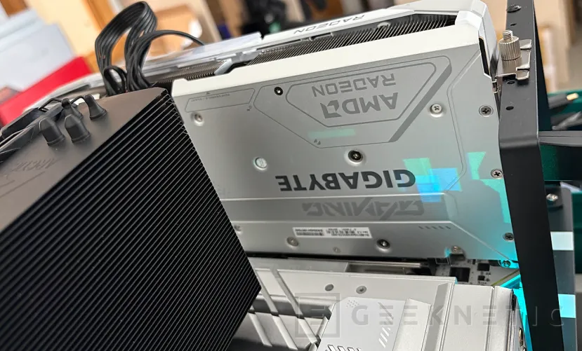 Geeknetic Gigabyte AMD Radeon RX 9070 XT Gaming OC ICE 16G Review: lleva al límite la arquitectura RDNA4 de AMD  16