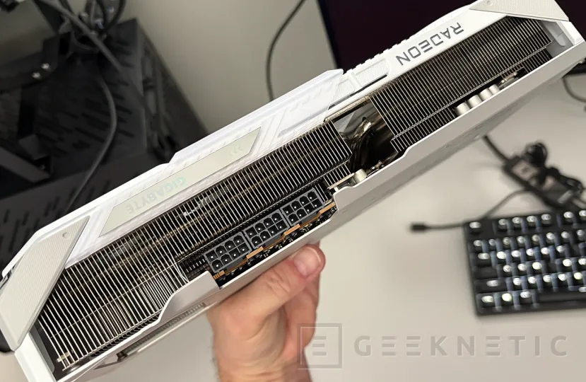 Geeknetic Gigabyte AMD Radeon RX 9070 XT Gaming OC ICE 16G Review: lleva al límite la arquitectura RDNA4 de AMD  9