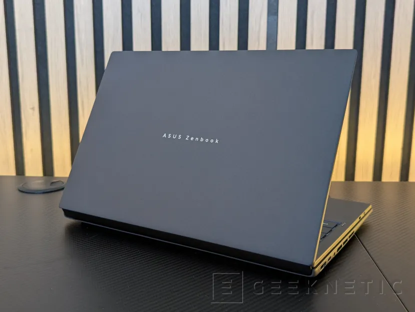 Geeknetic ASUS Zenbook Duo UX8407 Review: dos pantallas OLED y 11 horas de autonomía en el mejor ultrabook del mercado 2