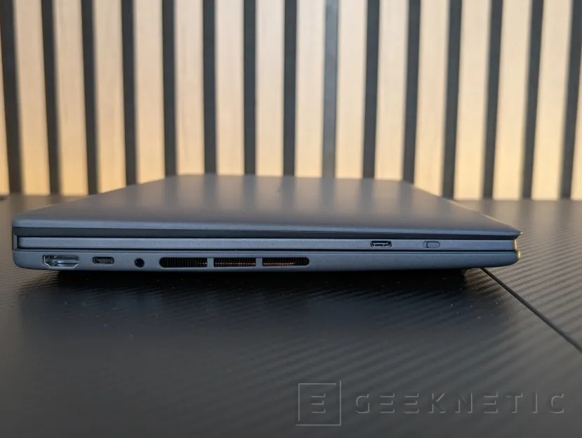 Geeknetic ASUS Zenbook Duo UX8407 Review: dos pantallas OLED y 11 horas de autonomía en el mejor ultrabook del mercado 3
