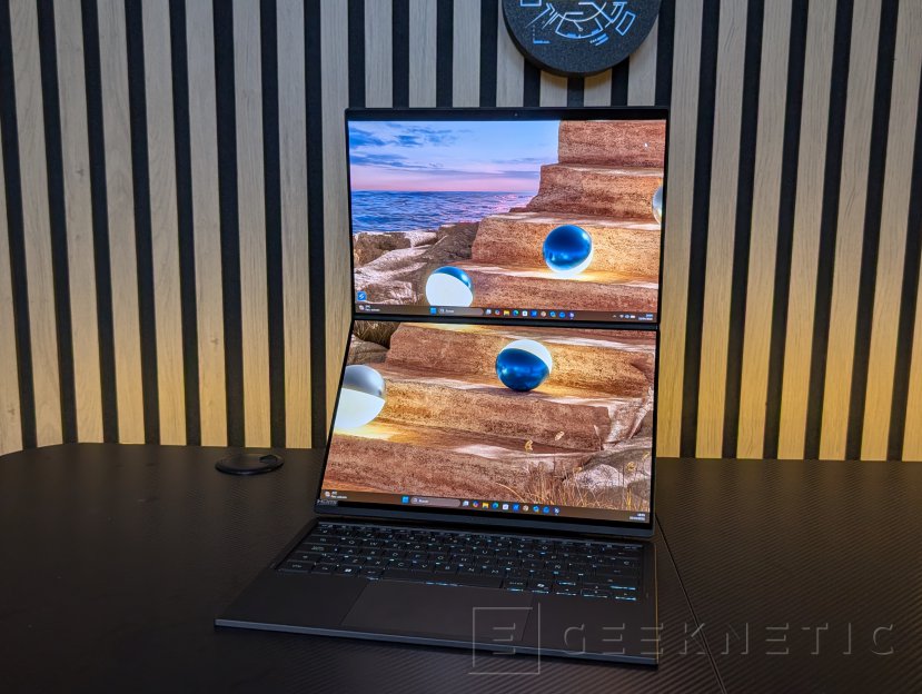 ASUS Zenbook Duo UX8407 Review: dos pantallas OLED y 11 horas de