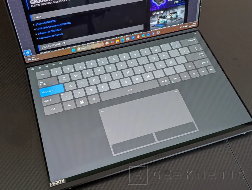 Geeknetic ASUS Zenbook Duo UX8407 Review: dos pantallas OLED y 11 horas de autonomía en el mejor ultrabook del mercado 13