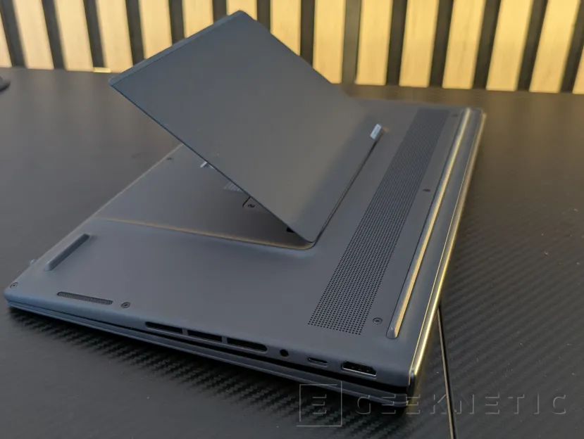 Geeknetic ASUS Zenbook Duo UX8407 Review: dos pantallas OLED y 11 horas de autonomía en el mejor ultrabook del mercado 10