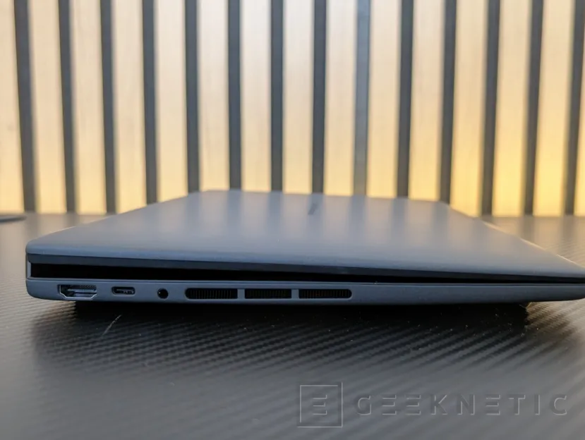 Geeknetic ASUS Zenbook Duo UX8407 Review: dos pantallas OLED y 11 horas de autonomía en el mejor ultrabook del mercado 5