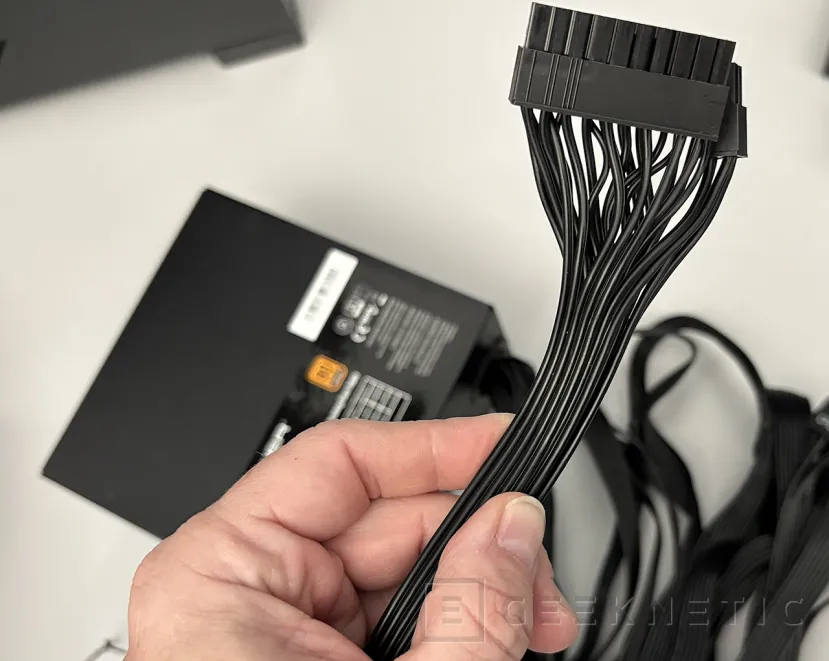 Geeknetic LC-POWER LC6750B-SI V3.1 750W Plus Bronze Review: combina ATX 3.1 y conector 12V-2x6 por menos de 80 euros 5