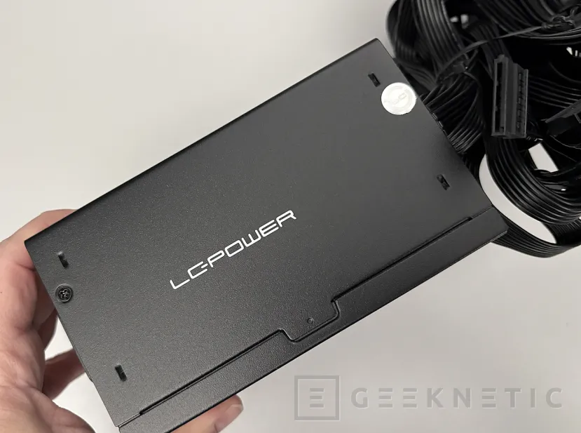Geeknetic LC-POWER LC6750B-SI V3.1 750W Plus Bronze Review: combina ATX 3.1 y conector 12V-2x6 por menos de 80 euros 4