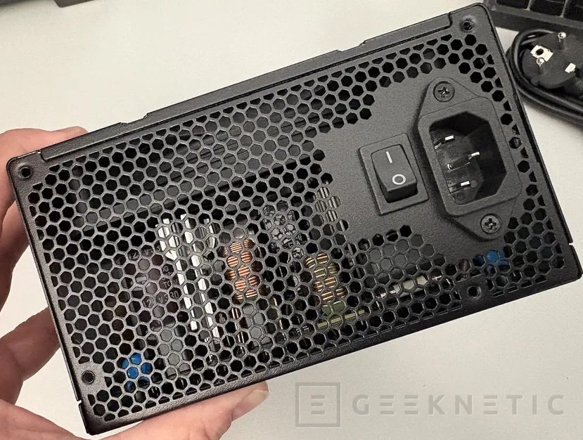 Geeknetic LC-POWER LC6750B-SI V3.1 750W Plus Bronze Review: combina ATX 3.1 y conector 12V-2x6 por menos de 80 euros 17