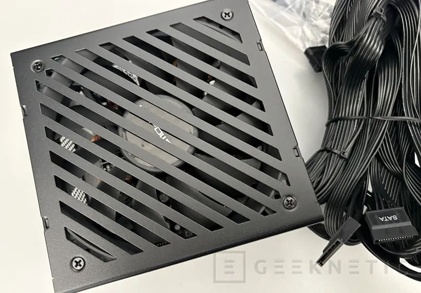 Geeknetic LC-POWER LC6750B-SI V3.1 750W Plus Bronze Review: combina ATX 3.1 y conector 12V-2x6 por menos de 80 euros 3