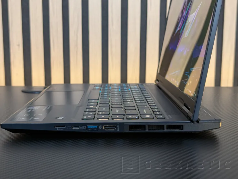 Geeknetic Acer Predator Helios Neo 14 AI Review. Potencia Gaming en formato compacto 4