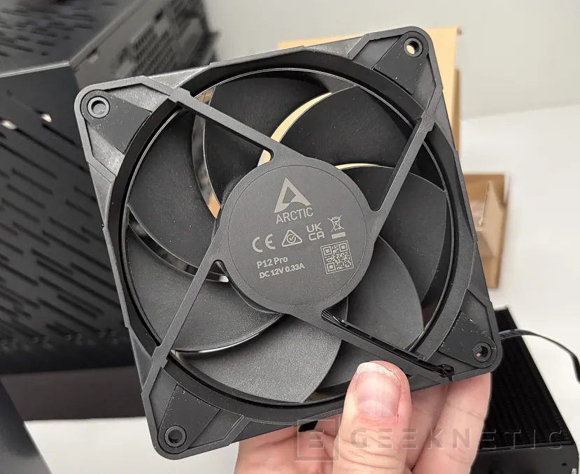 Geeknetic Arctic Freezer 36-S Review: diseño simple y funcional impulsado por el potente ventilador Arctic P12 Pro 9