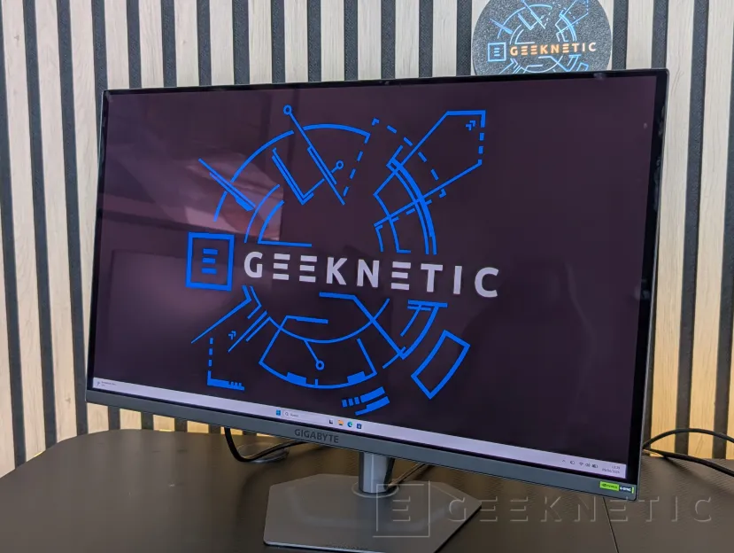 Geeknetic Gigabyte MO27U2 Review: el QD-OLED más barato que hemos probado ofrece un panel 4K y 240Hz 8