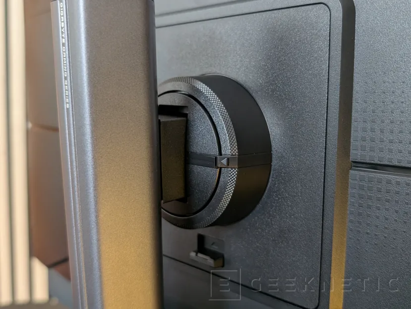 Geeknetic Gigabyte MO27U2 Review: el QD-OLED más barato que hemos probado ofrece un panel 4K y 240Hz 3