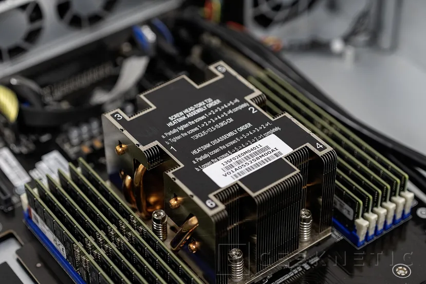 Geeknetic PCSpecialist Athena AI Pro Preview: un servidor de 80.000 € con 4 GPUs Blackwell y 384 GB de VRAM para IA local empresarial 3