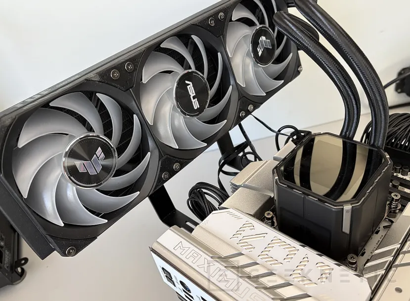 Geeknetic ASUS TUF Gaming LC III 360 ARGB LCD: Review: 360mm, ARGB, Ventiladores de alta presión estática y pantalla LCD 5