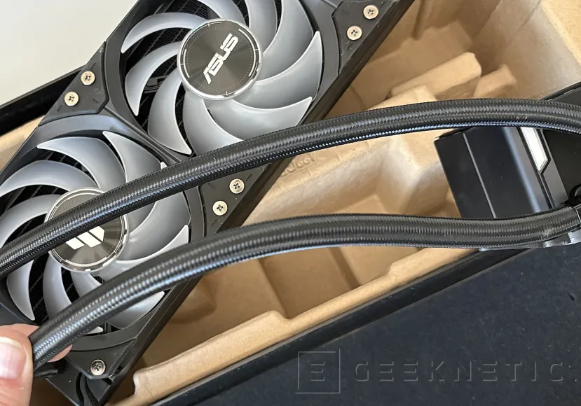 Geeknetic ASUS TUF Gaming LC III 360 ARGB LCD:  Review: 360mm, ARGB, Ventiladores de alta presión estática y pantalla LCD  4