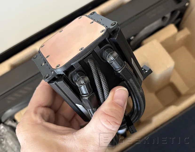 Geeknetic ASUS TUF Gaming LC III 360 ARGB LCD: Review: 360mm, ARGB, Ventiladores de alta presión estática y pantalla LCD 3