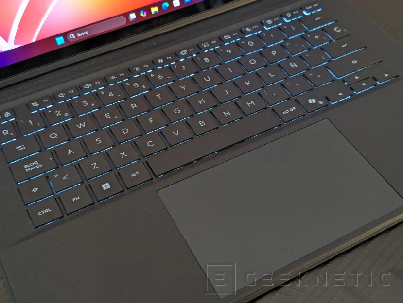 Geeknetic ASUS ProArt PZ14 HT7407 Review: el Snapdragon X2 Elite logra casi 11 horas de autonomía en un formato ultraligero de solo 9 milímetros 5