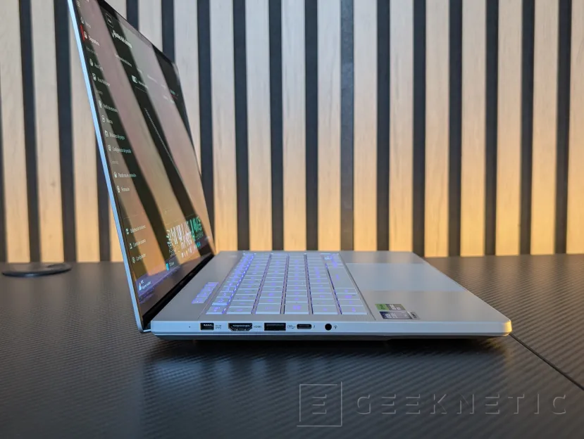 Geeknetic ASUS ROG Zephyrus G14 (2026) GU405 Review: todo el poder de la RTX 5070 Ti en un equipo de 14 pulgadas y menos de 1,6 kilos 4