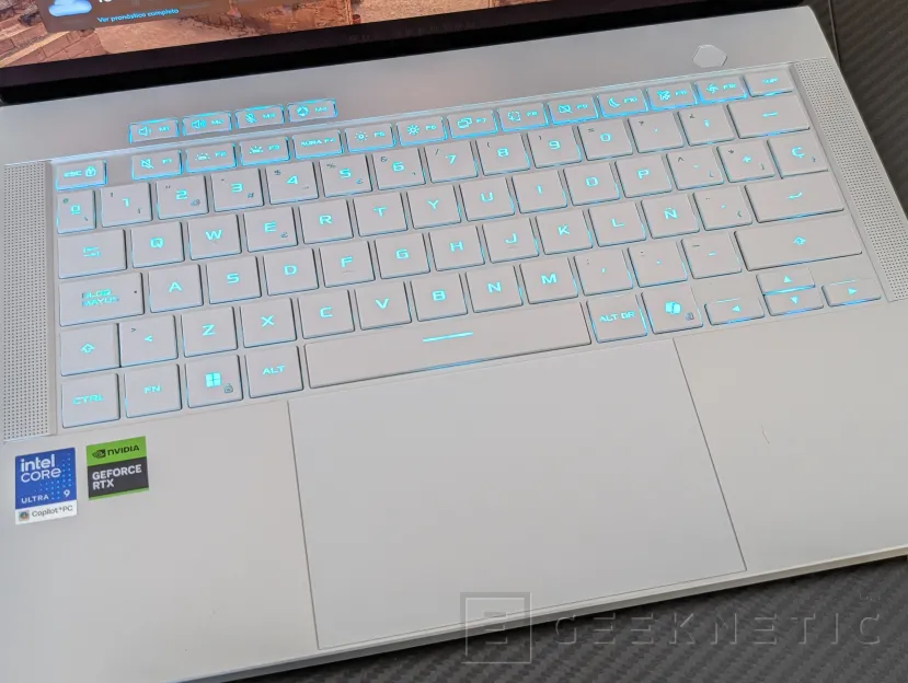 Geeknetic ASUS ROG Zephyrus G14 (2026) GU405 Review: todo el poder de la RTX 5070 Ti en un equipo de 14 pulgadas y menos de 1,6 kilos 7