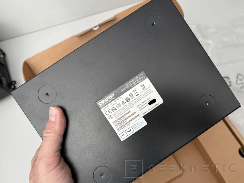 Geeknetic QNAP QSW-L3208-2C6T Review: conectividad Ethernet MultiGigabit de hasta 10GbE y SFP+ en un formato compacto de bajo consumo y precio más que competitivo 5