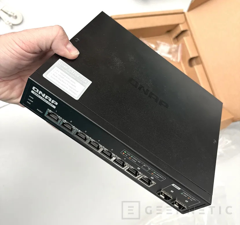Geeknetic QNAP QSW-L3208-2C6T Review: conectividad Ethernet MultiGigabit de hasta 10GbE y SFP+ en un formato compacto de bajo consumo y precio más que competitivo 12