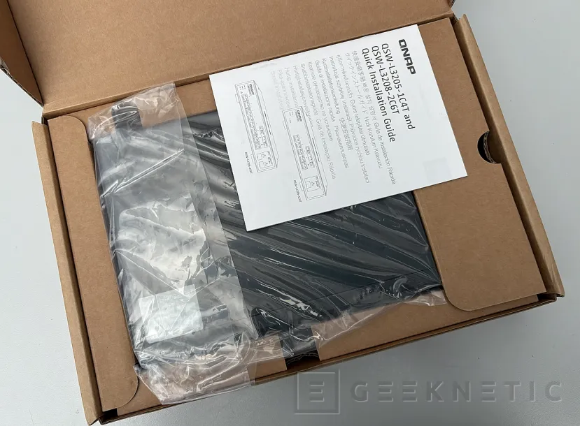 Geeknetic QNAP QSW-L3208-2C6T Review: conectividad Ethernet MultiGigabit de hasta 10GbE y SFP+ en un formato compacto de bajo consumo y precio más que competitivo 2