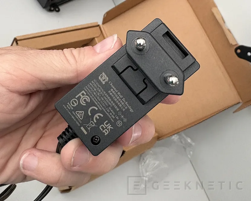 Geeknetic QNAP QSW-L3208-2C6T Review: conectividad Ethernet MultiGigabit de hasta 10GbE y SFP+ en un formato compacto de bajo consumo y precio más que competitivo 7