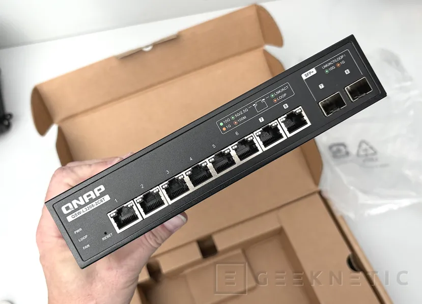Geeknetic QNAP QSW-L3208-2C6T Review: conectividad Ethernet MultiGigabit de hasta 10GbE y SFP+ en un formato compacto de bajo consumo y precio más que competitivo 3