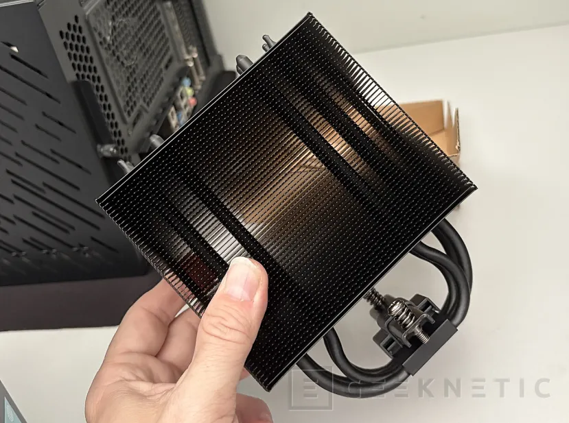 Geeknetic Arctic Freezer 36-S Review: diseño simple y funcional impulsado por el potente ventilador Arctic P12 Pro 4