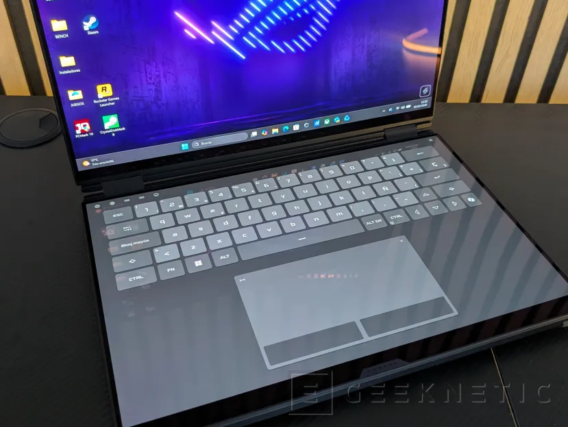 Geeknetic ASUS ROG Zephyrus Duo (2026) GX651Review: probamos el portátil de 6.500 euros con dos pantallas OLED y una RTX 5090 10