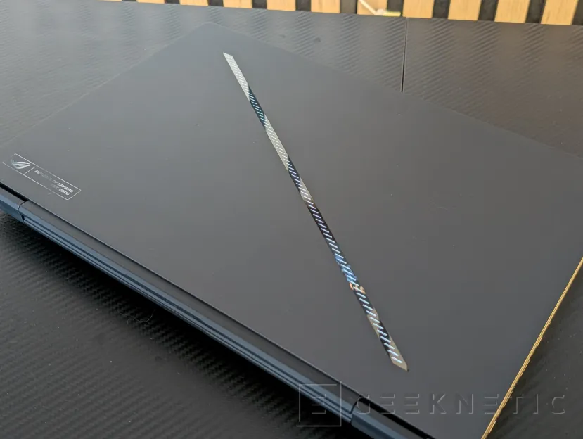 Geeknetic ASUS ROG Zephyrus Duo (2026) GX651Review: probamos el portátil de 6.500 euros con dos pantallas OLED y una RTX 5090 2
