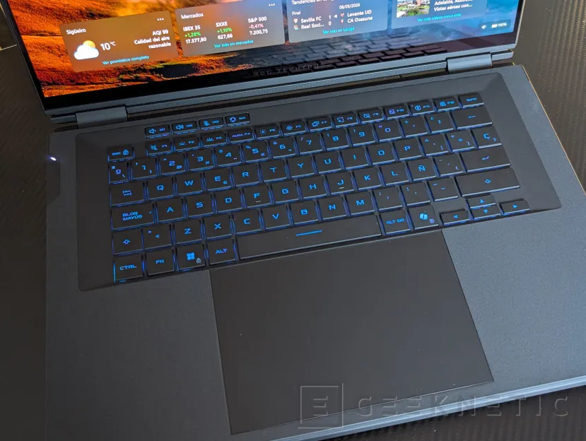 Geeknetic ASUS ROG Zephyrus Duo (2026) GX651Review: probamos el portátil de 6.500 euros con dos pantallas OLED y una RTX 5090 6