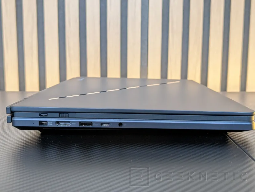Geeknetic ASUS ROG Zephyrus Duo (2026) GX651Review: probamos el portátil de 6.500 euros con dos pantallas OLED y una RTX 5090 4