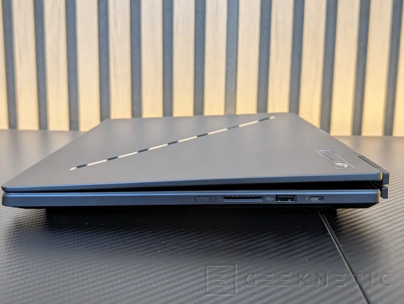 Geeknetic ASUS ROG Zephyrus Duo (2026) GX651Review: probamos el portátil de 6.500 euros con dos pantallas OLED y una RTX 5090 5