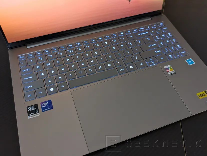 Geeknetic Acer Swift 16 AI Review: el 16 pulgadas OLED más equilibrado con Core Ultra X7 y menos de 15 mm de grosor 7
