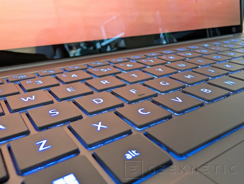 Geeknetic Acer Swift 16 AI Review: el 16 pulgadas OLED más equilibrado con Core Ultra X7 y menos de 15 mm de grosor 6
