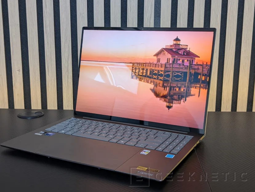 Geeknetic Acer Swift 16 AI Review: el 16 pulgadas OLED más equilibrado con Core Ultra X7 y menos de 15 mm de grosor 9