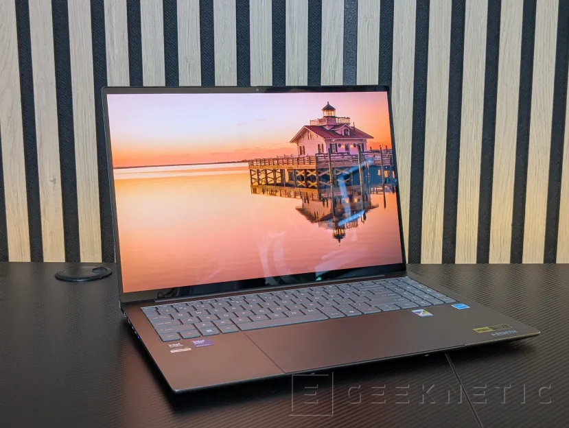 Geeknetic Acer Swift 16 AI Review: el 16 pulgadas OLED más equilibrado con Core Ultra X7 y menos de 15 mm de grosor 1