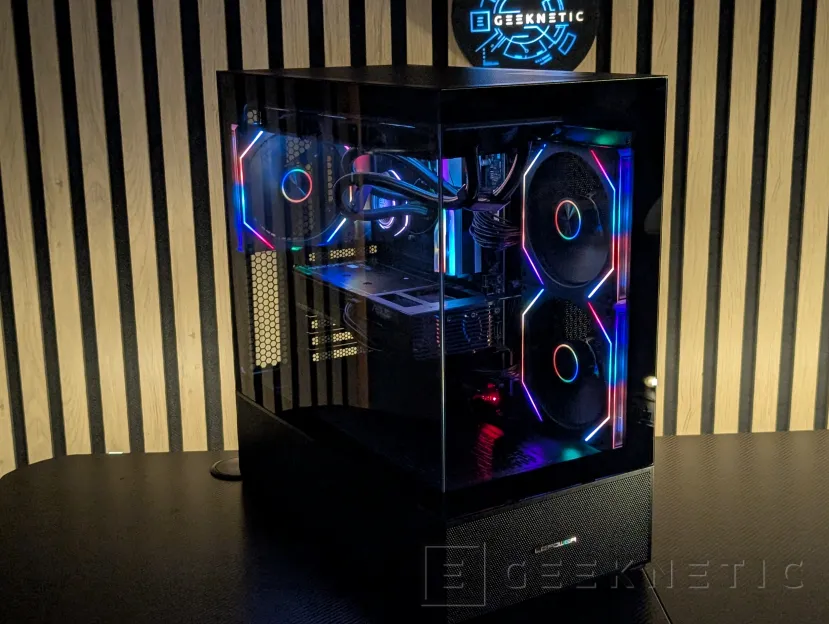 Geeknetic LC-Power Gaming 812B Onyx Vision Review 1