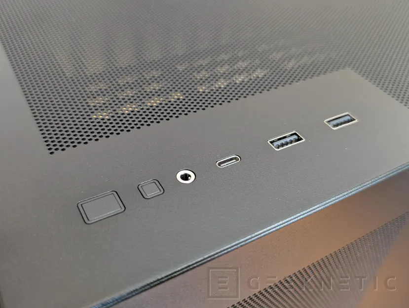 Geeknetic LC-Power Gaming 812B Onyx Vision Review 8