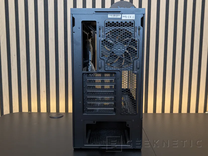 Geeknetic LC-Power Gaming 812B Onyx Vision Review 9