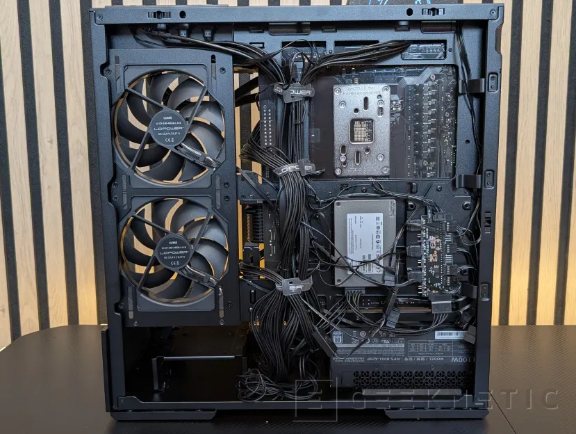 Geeknetic LC-Power Gaming 812B Onyx Vision Review 21
