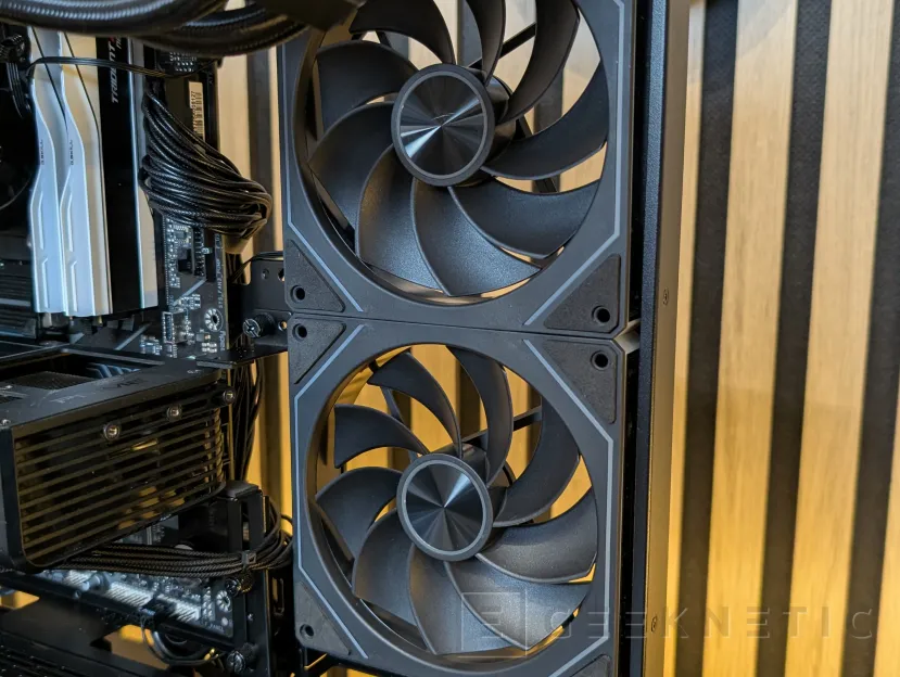 Geeknetic LC-Power Gaming 812B Onyx Vision Review 10