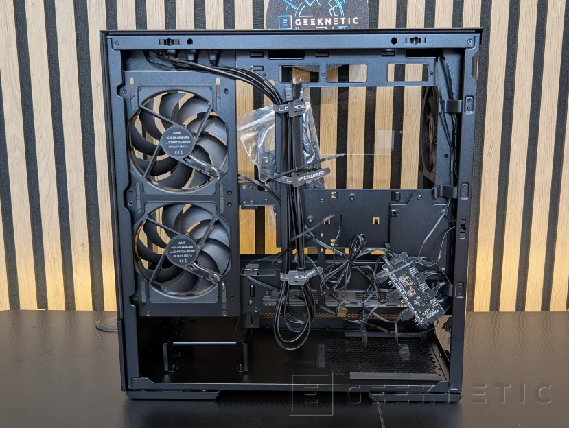 Geeknetic LC-Power Gaming 812B Onyx Vision Review 7