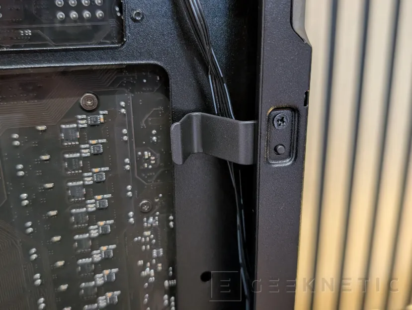Geeknetic LC-Power Gaming 812B Onyx Vision Review 20