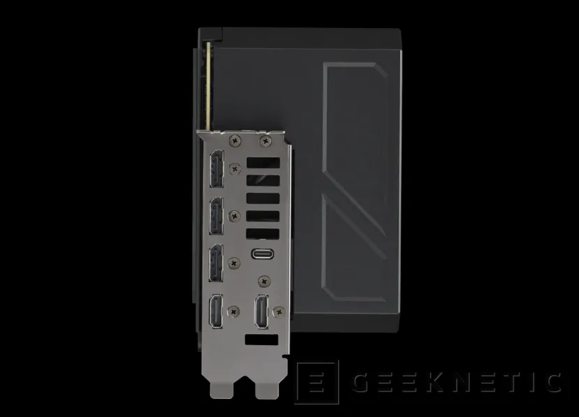 Geeknetic ASUS ROG Astral GeForce RTX 5090 Edition 20: la impresionante tarjeta gráfica de 5 slots con pantalla curva y 4 ventiladores 2